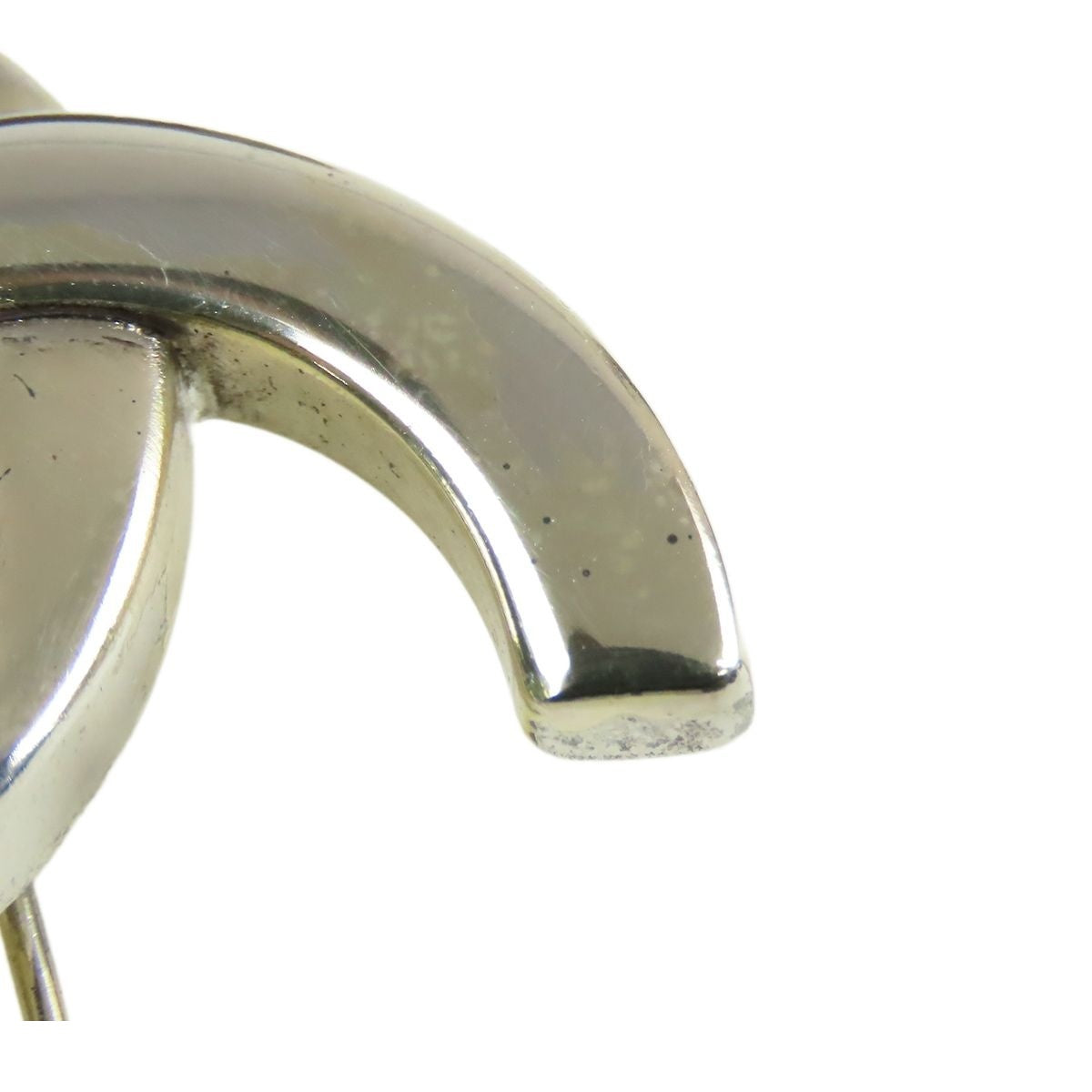 Chanel Brooch Silver Metal Turnlock — view 7