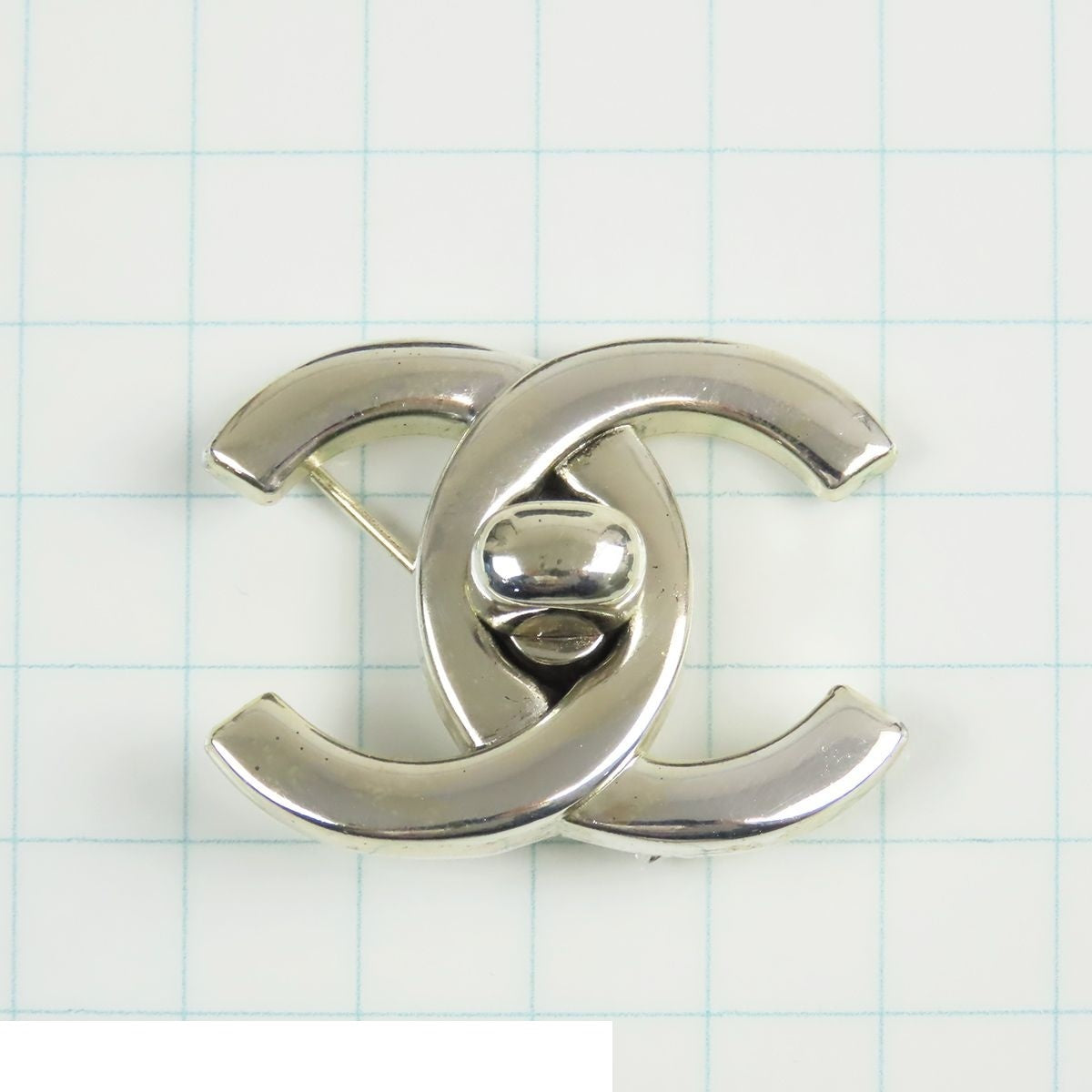 Chanel Brooch Silver Metal Turnlock — view 8