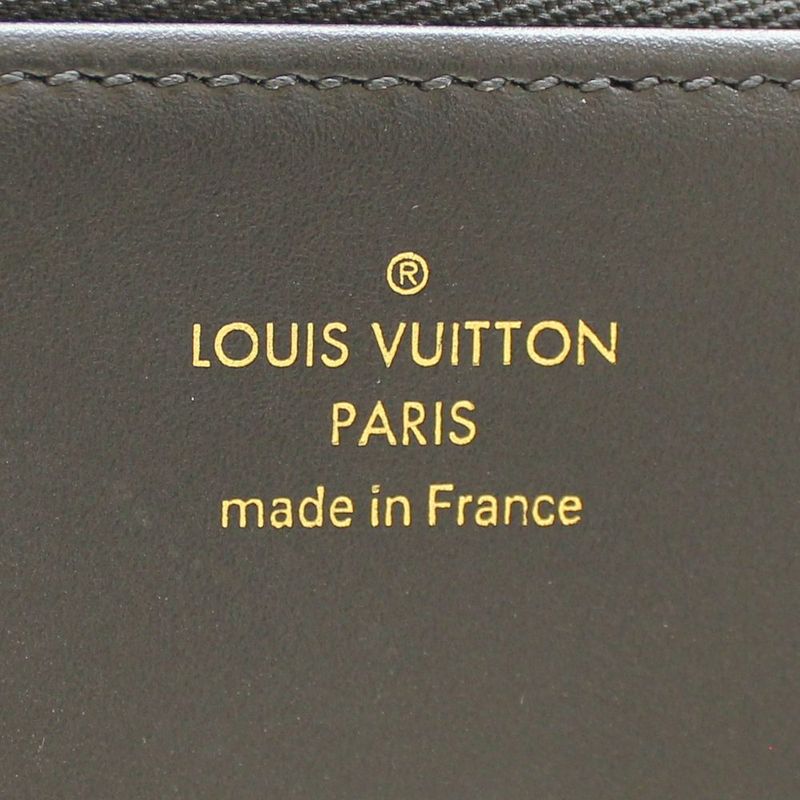 Louis Vuitton Swing Shoulder Bag — view 9