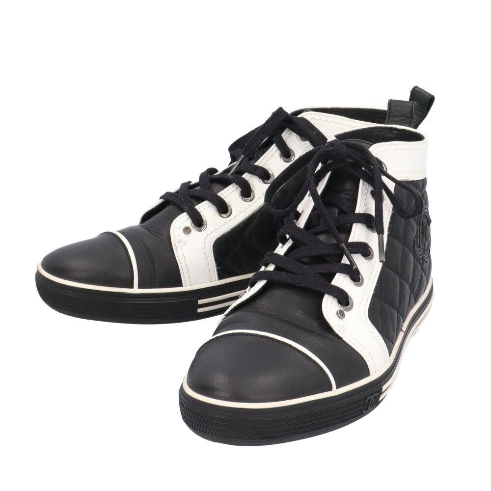 Chanel Quilted CC Logo Bicolor Sneakers Leather Black White