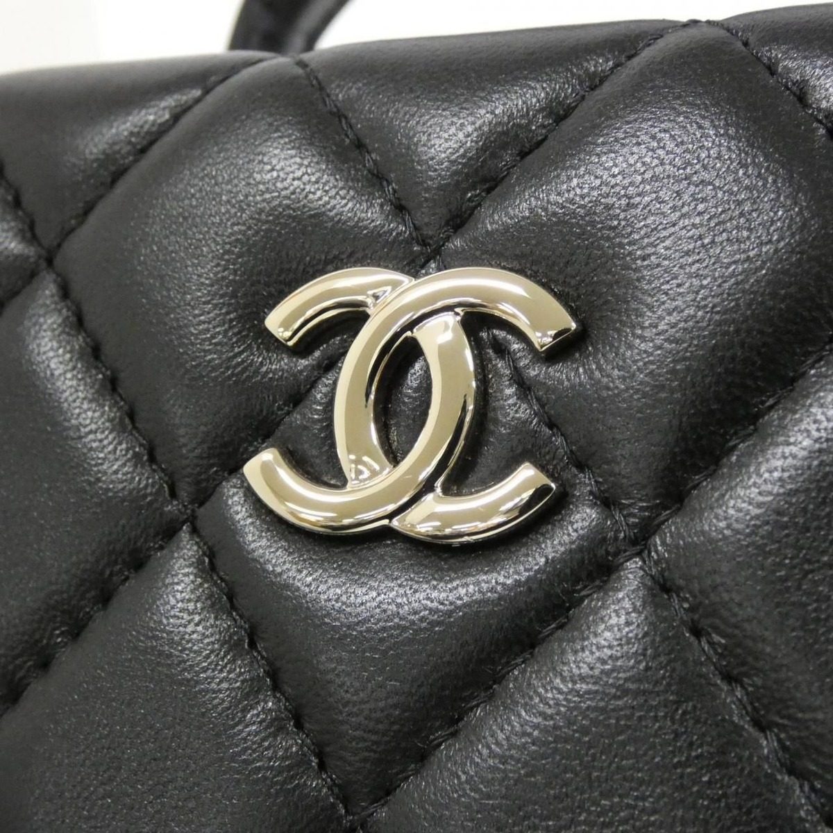 Chanel Bag Handbag Black — view 4