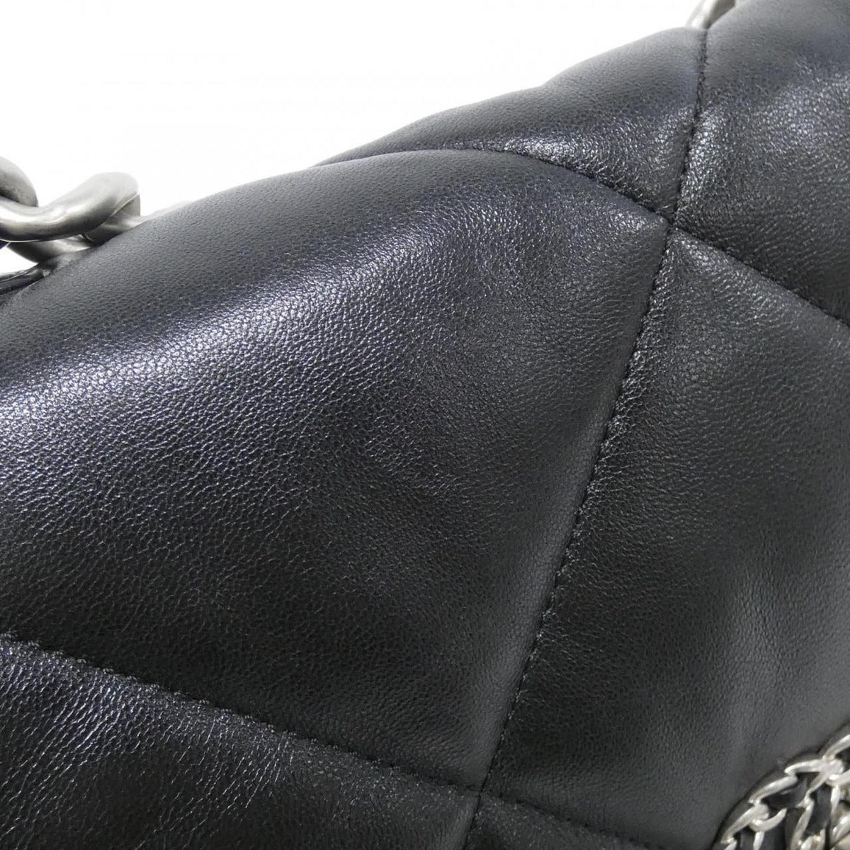 Chanel 19 Line As1161 Shoulder Bag — view 4