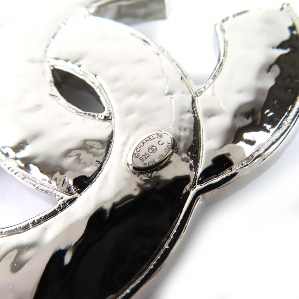 Chanel CC Logo Brooch Silver — view 6