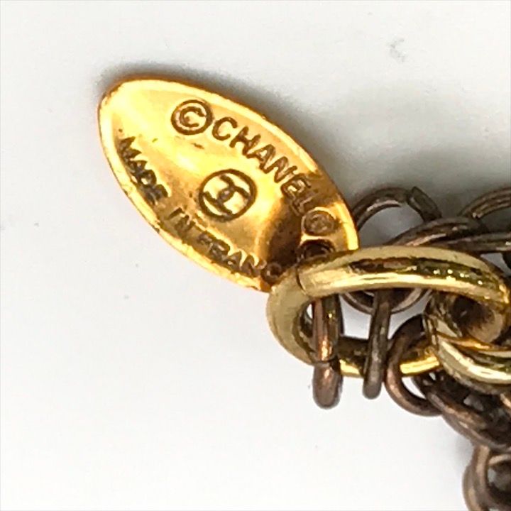 Chanel CC Logo Quilted Bag Necklace Gold Vintage — view 4