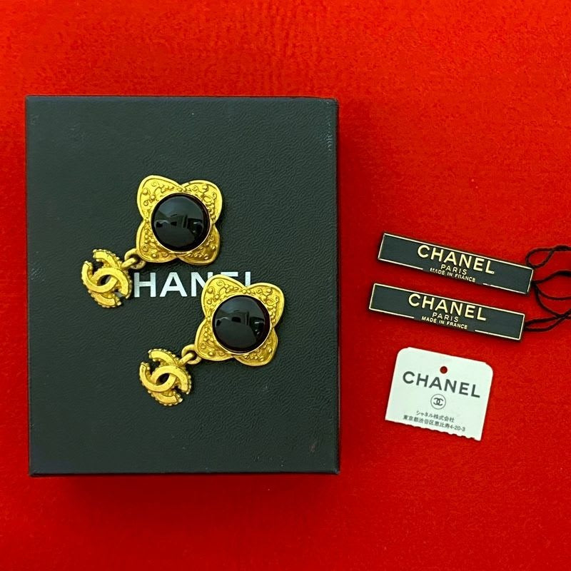 Chanel Vintage Coco Mark Flower Motif Earrings Ear Cuff Gold 96A — view 2