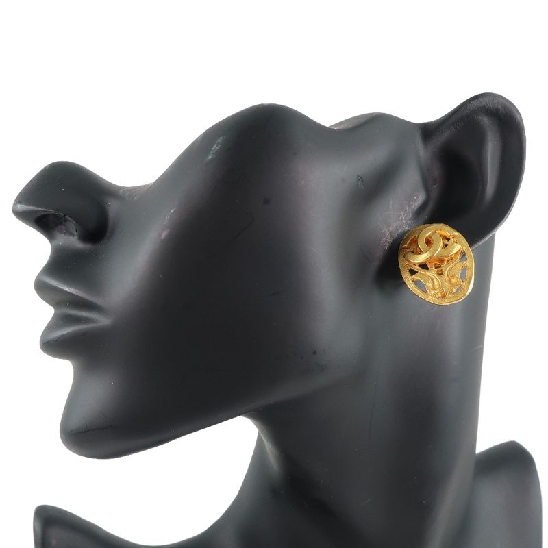 Chanel Oval Vintage Gold Plated 95 a 9.47 g Earrings — view 3
