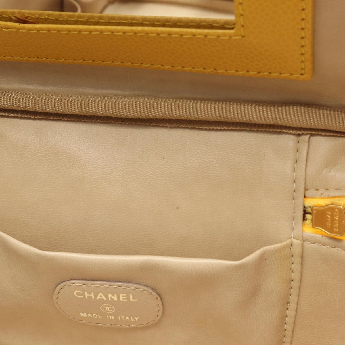 Chanel Handbag CC Logo Yellow Leather Side — view 8