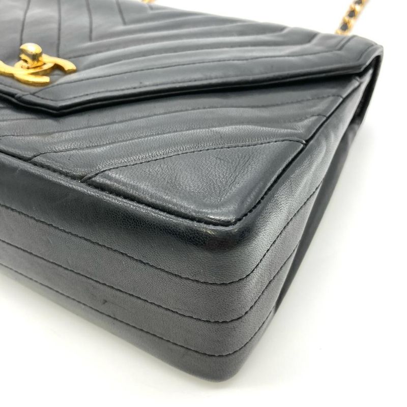 Chanel V-Stitch Flap Shoulder Bag Lambskin Black — view 3