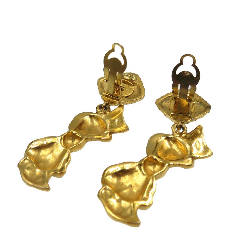 Chanel Vintage Ribbon Metal Gold Earrings 0206 — view 3