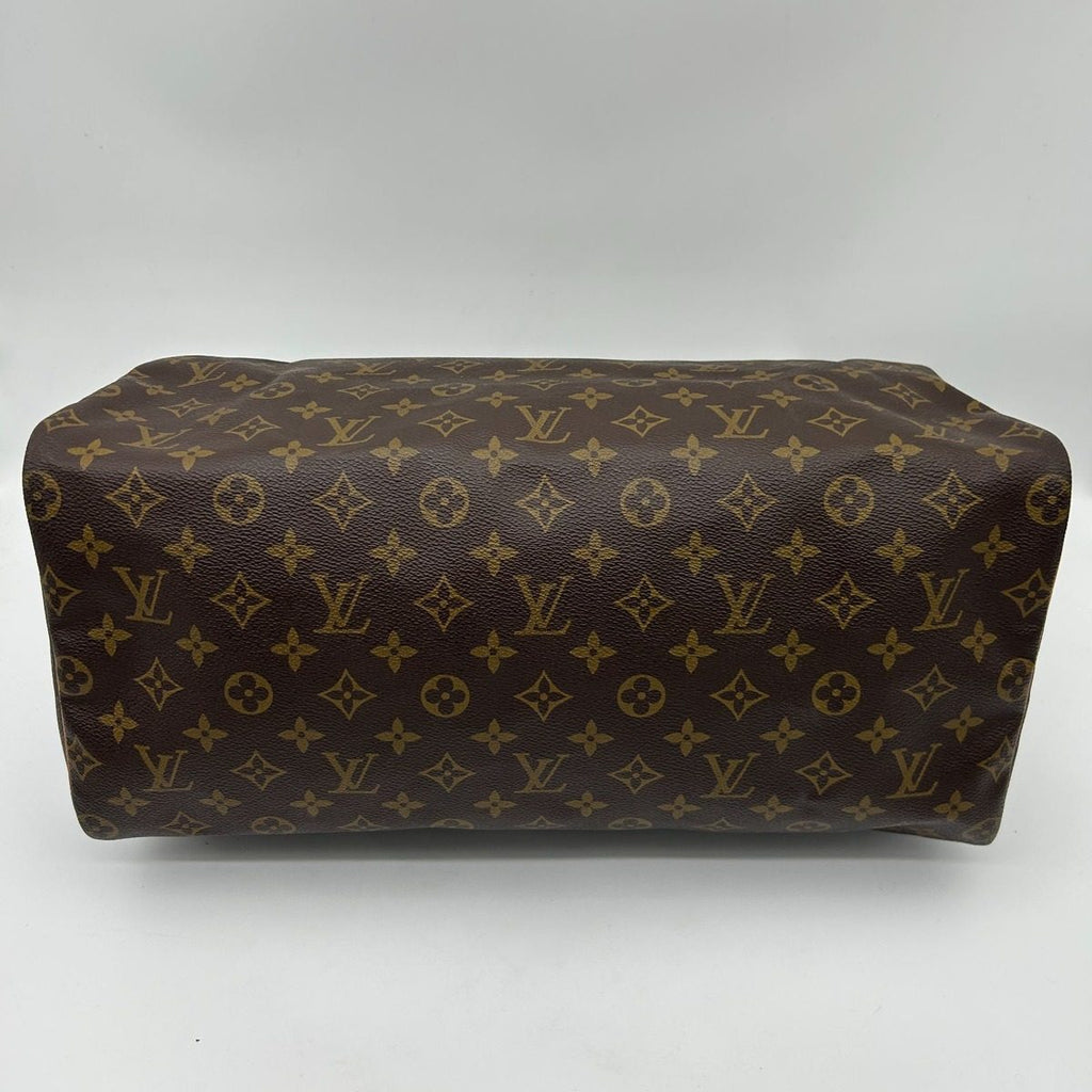 Louis Vuitton Monogram Speedy 40 Cadena Handbag — view 9