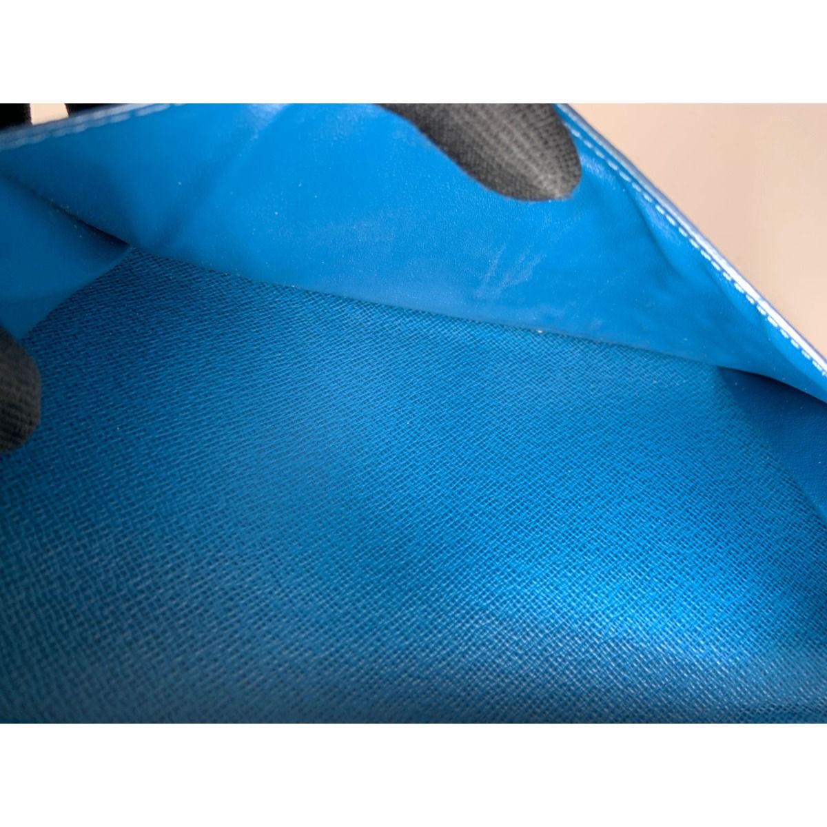 Louis Vuitton Zippy Wallet Taiga Vertical Round Long Blue — view 8