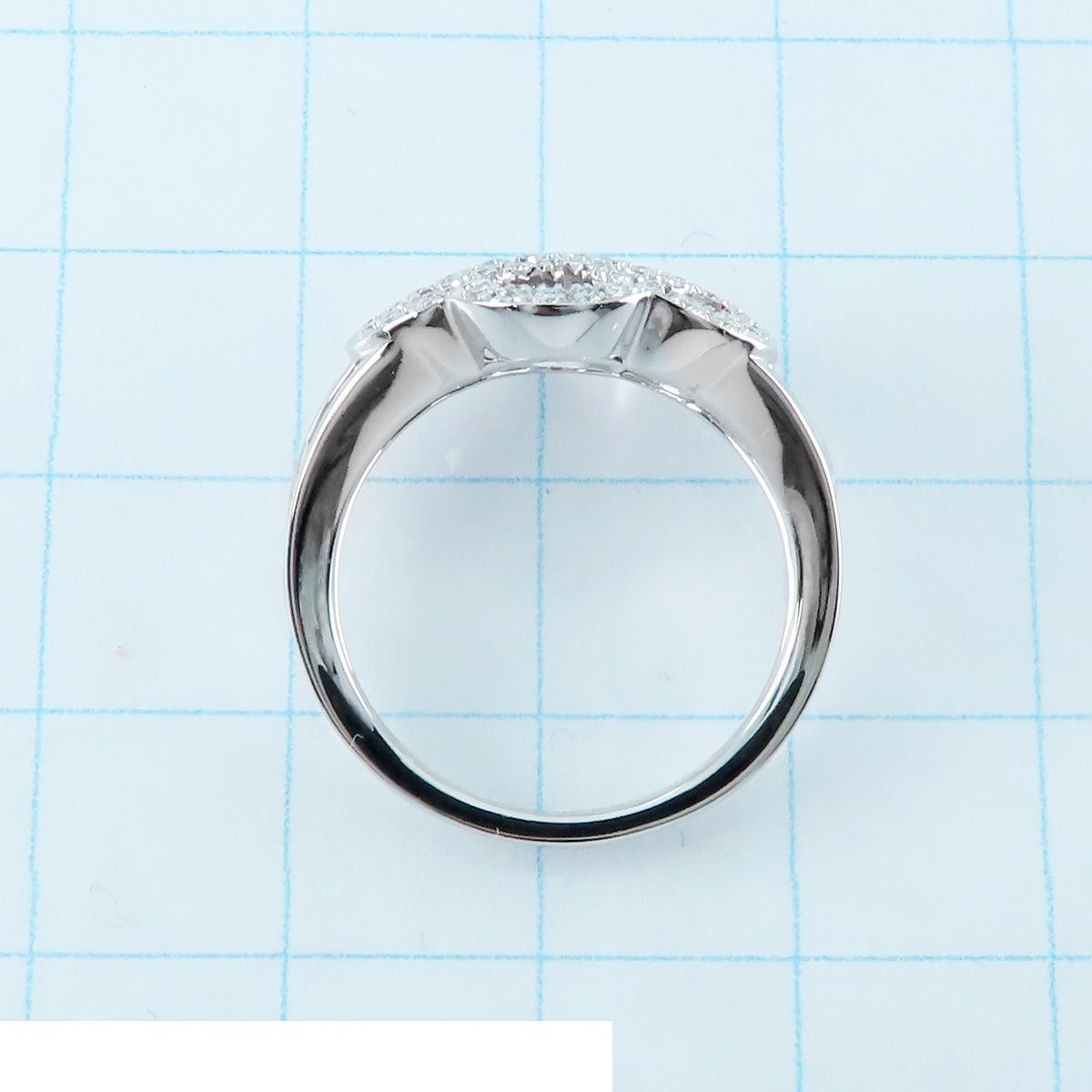 Chanel Camellia Ring White Gold 18K Diamond Pave — view 5