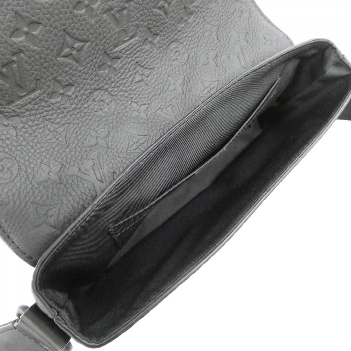 Louis Vuitton Taurillon Monogram S Cape Messenger Shoulder Bag — view 8