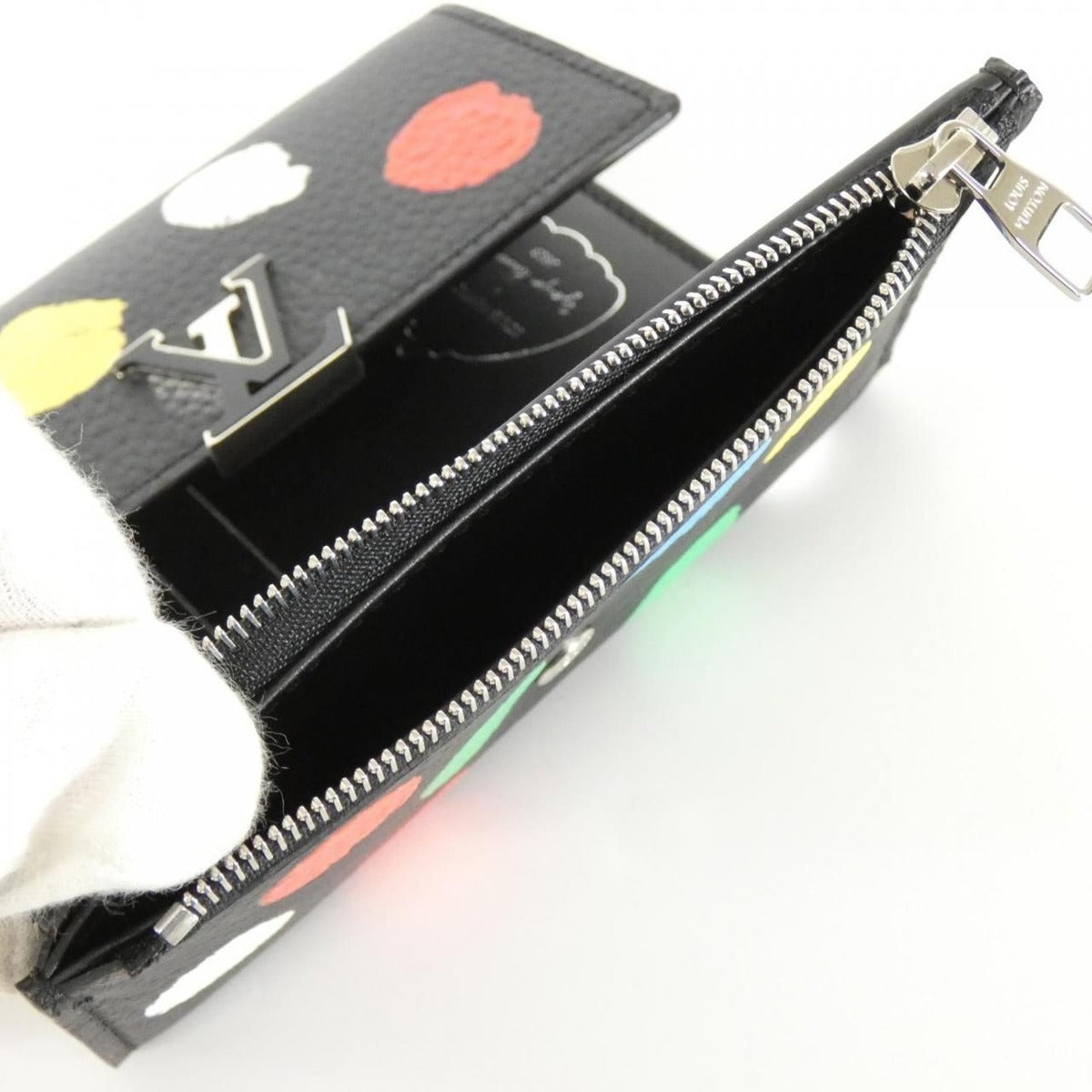 Louis Vuitton Taurillon Portefeuille Capucines Compact Wallet — view 7