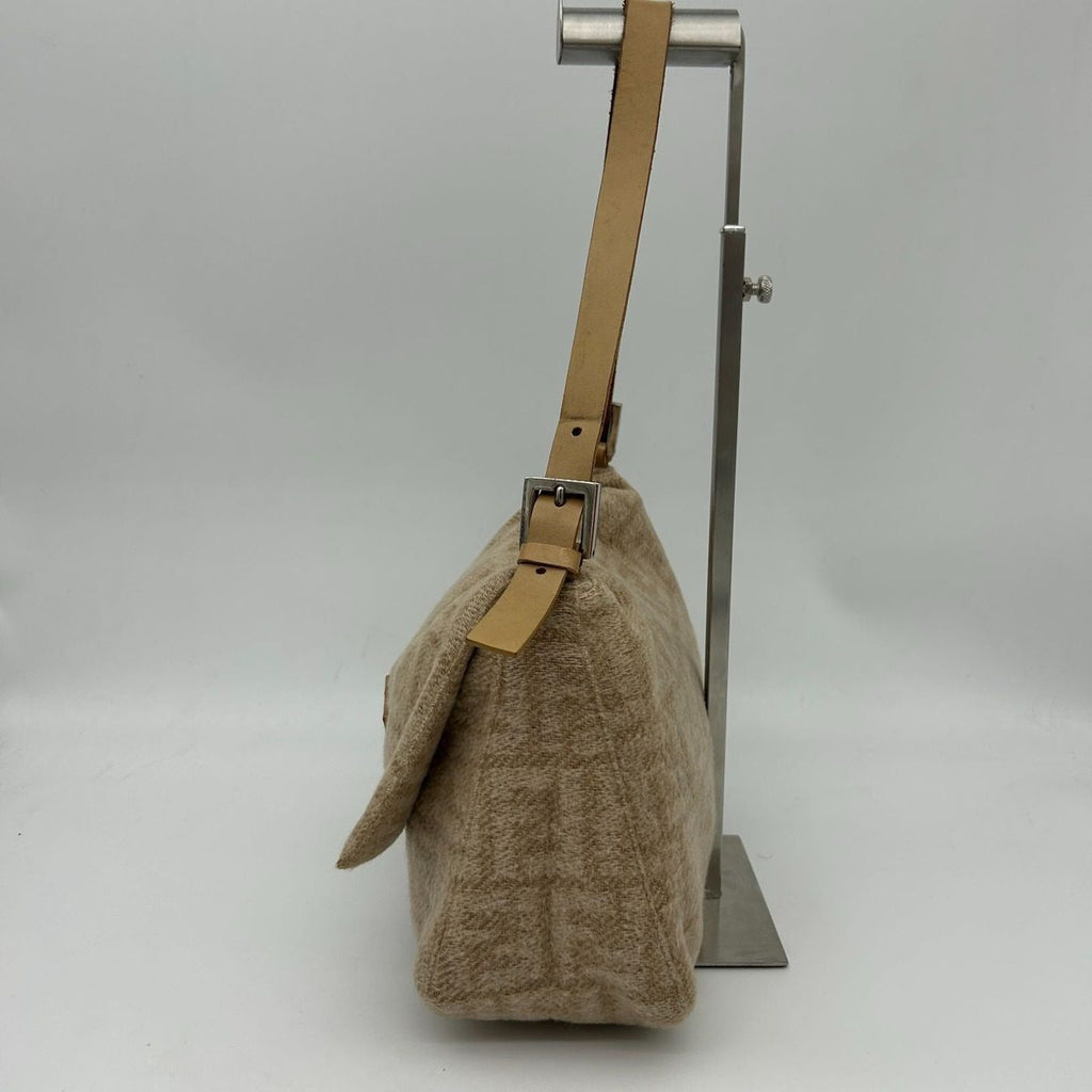 Fendi Wool Mamma Shoulder Bag Beige — view 4