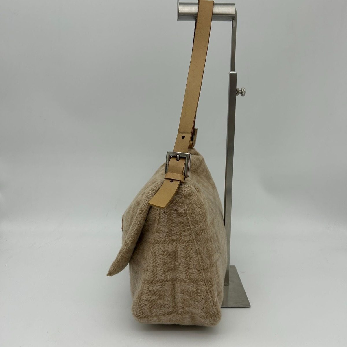 Fendi Wool Mamma Shoulder Bag Beige — view 4