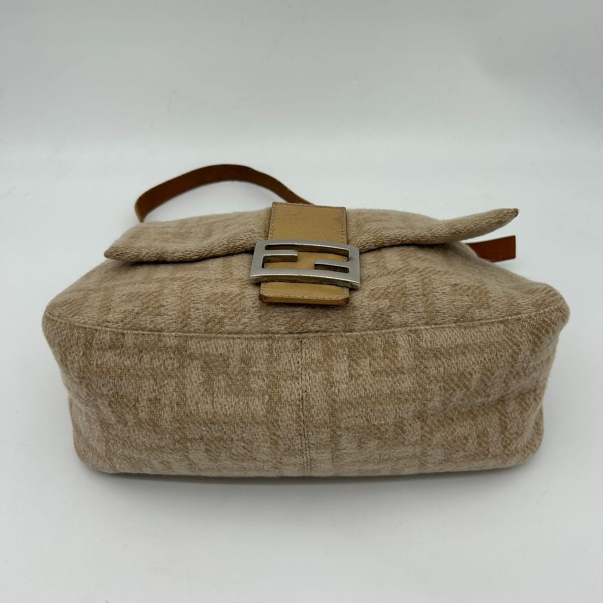 Fendi Wool Mamma Shoulder Bag Beige — view 8