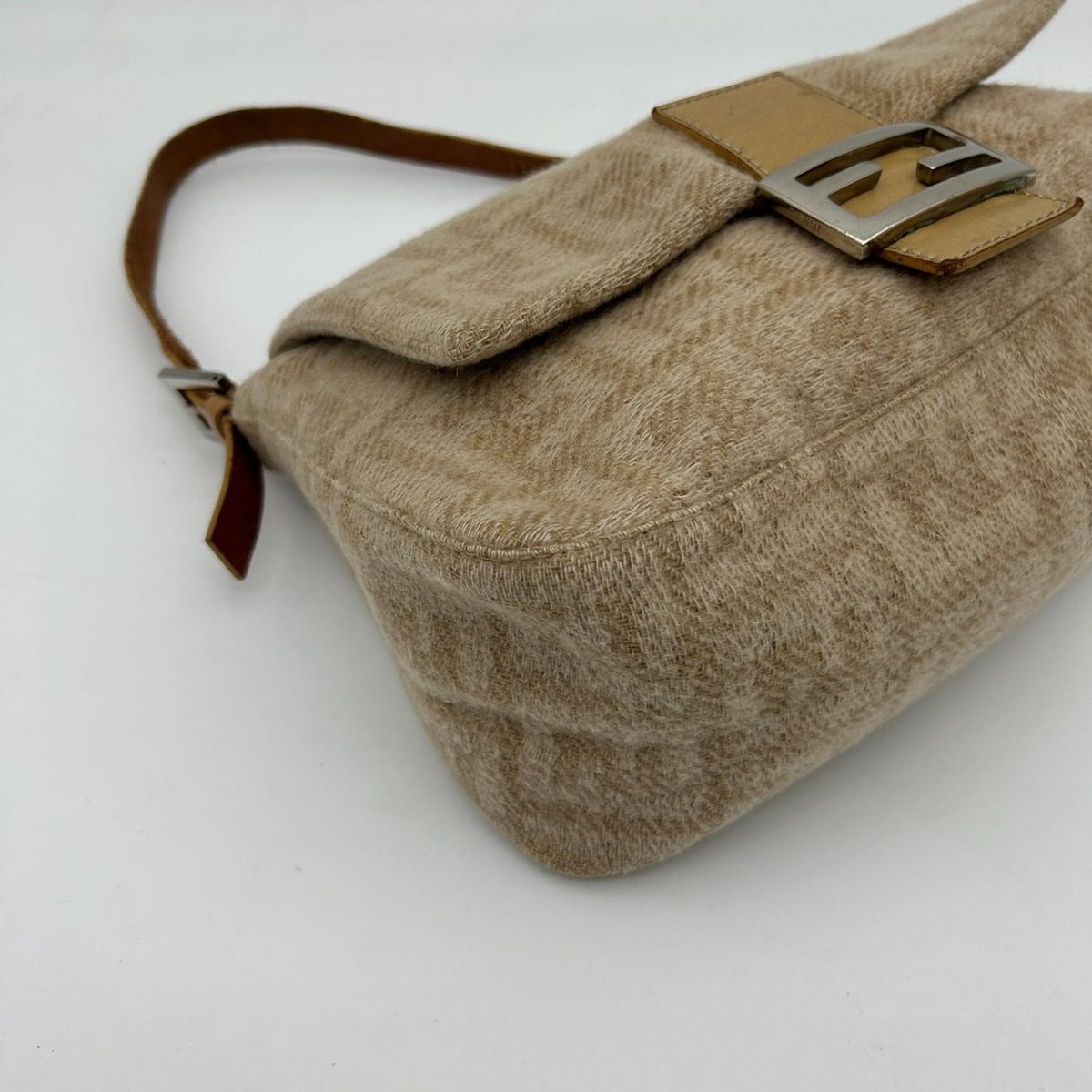 Fendi Wool Mamma Shoulder Bag Beige — view 9