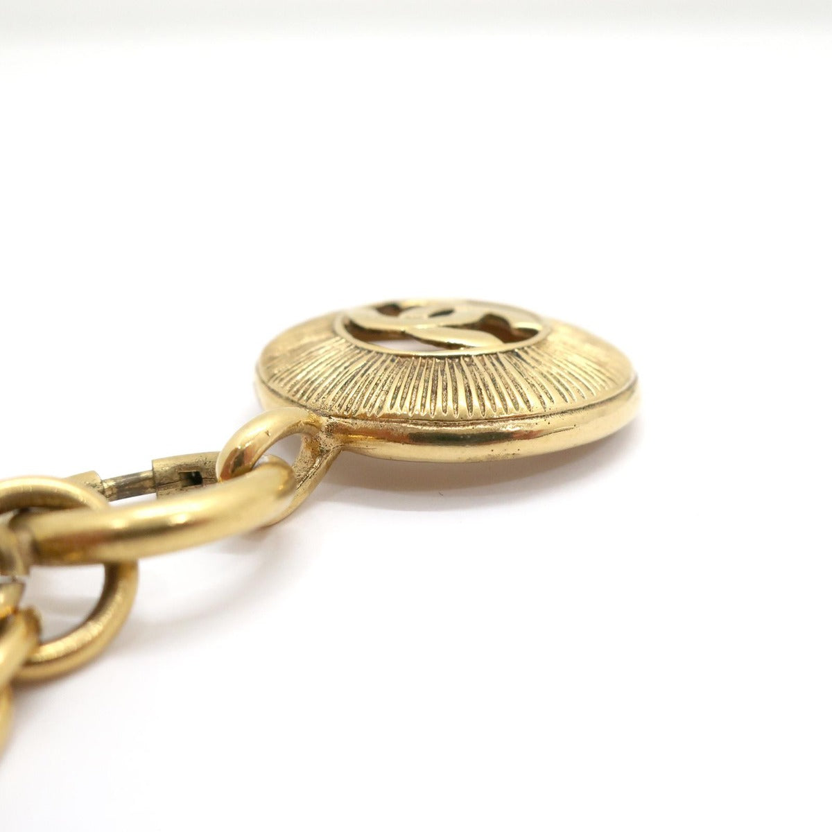 Chanel Necklace Round CC Logo Vintage Gold — view 3