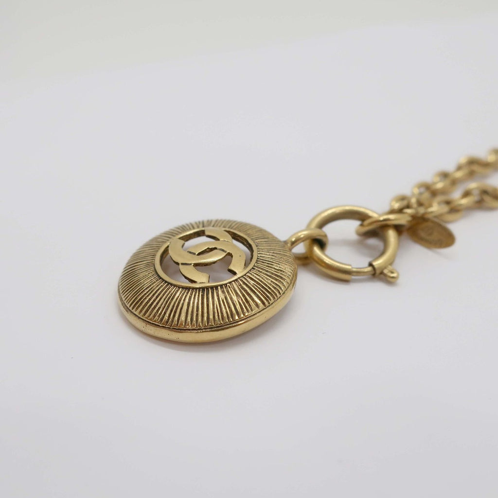 Chanel Necklace Round CC Logo Vintage Gold — view 4