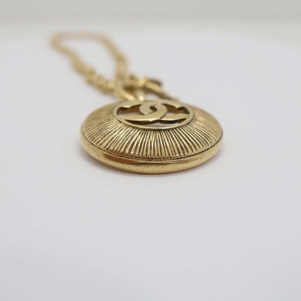 Chanel Necklace Round CC Logo Vintage Gold — view 5