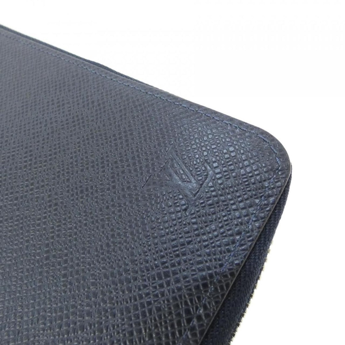 Louis Vuitton Taiga Zippy Wallet Vertical — view 3