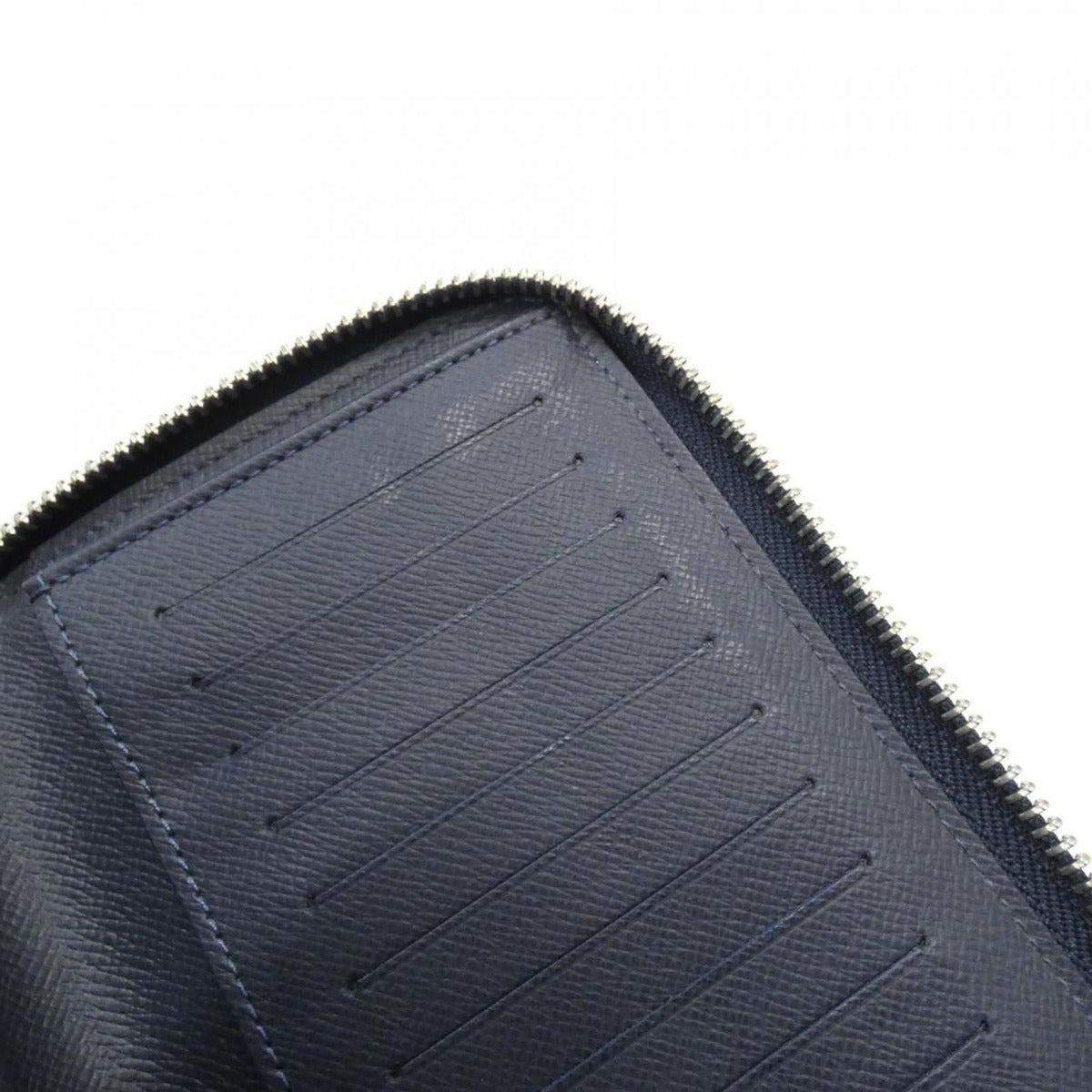 Louis Vuitton Taiga Zippy Wallet Vertical — view 5