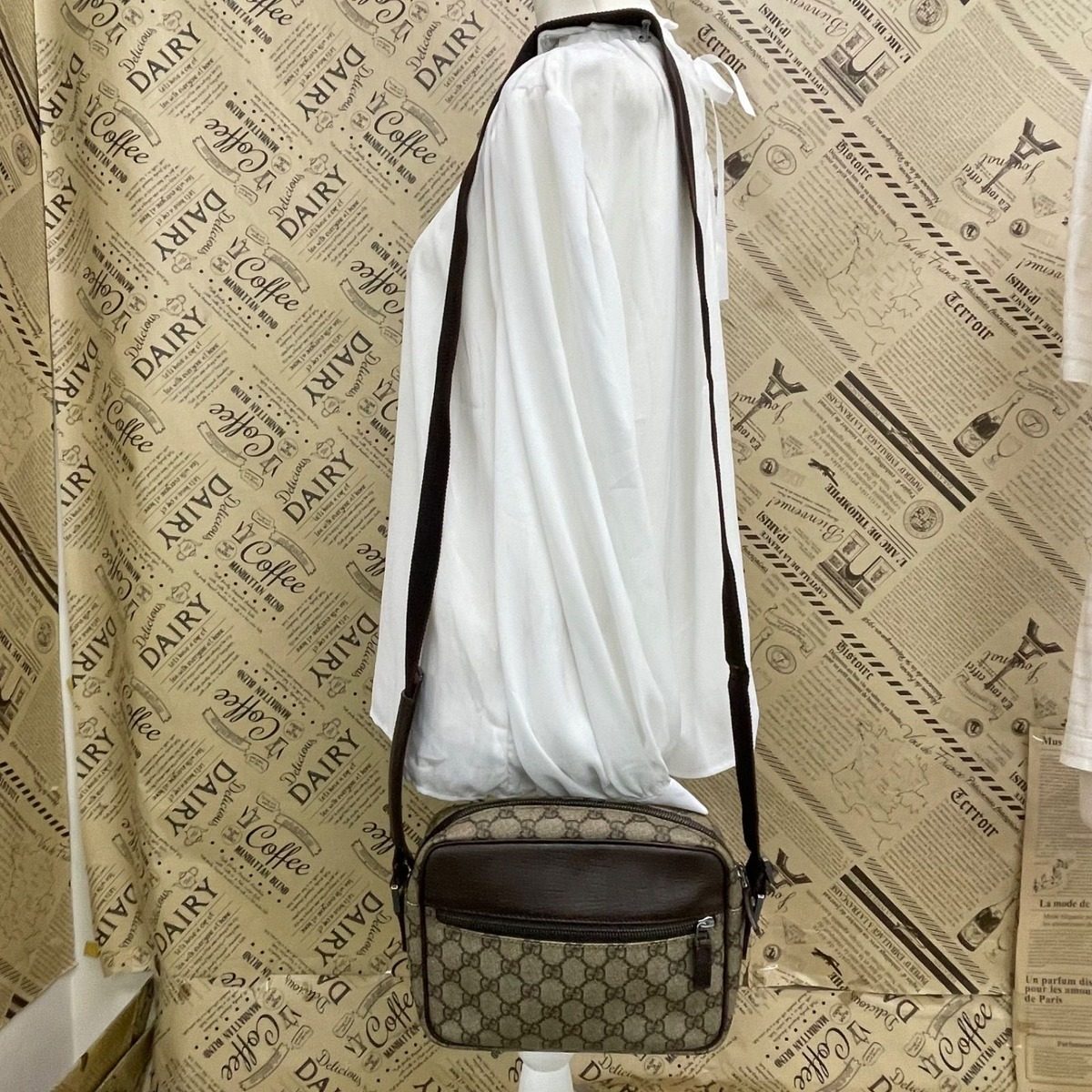Gucci GG Spree Shoulder Bag Beige Dark Brown Compact — view 4