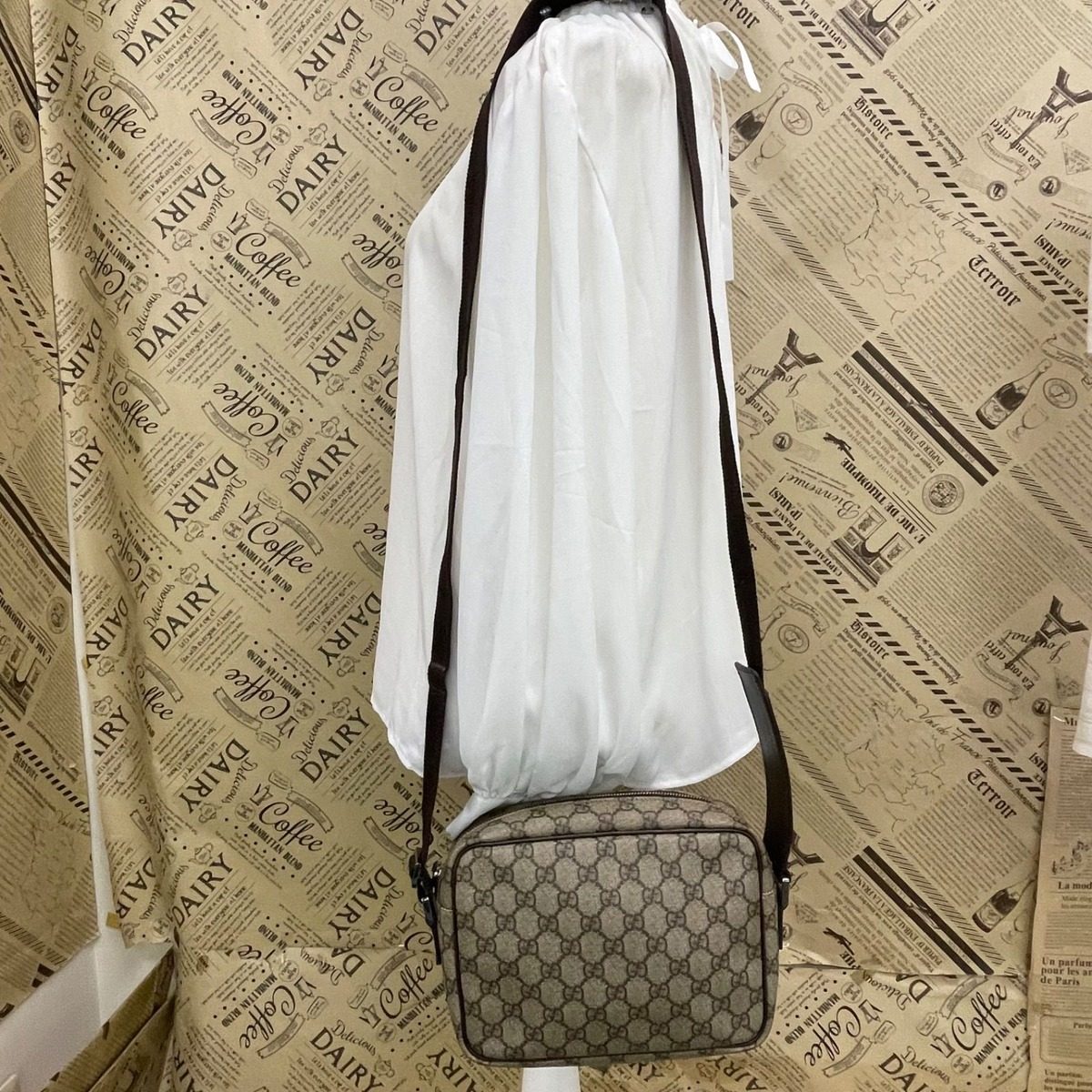 Gucci GG Spree Shoulder Bag Beige Dark Brown Compact — view 5