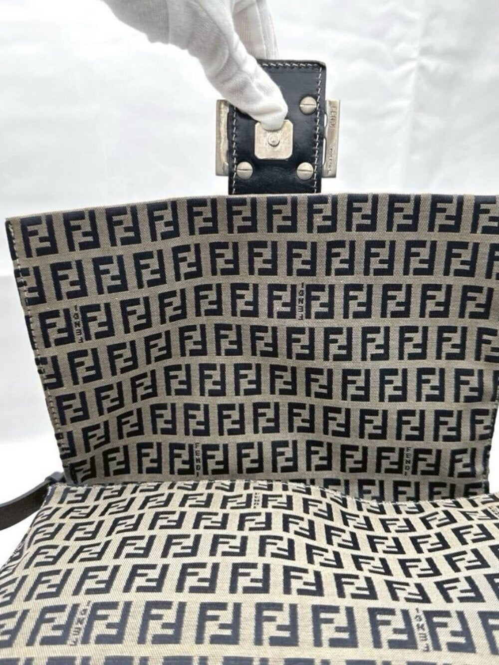 Fendi Mamma Zucca Bucket Baguette Navy Tan Flap Bag Purse Tote FF