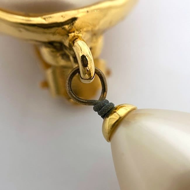 Chanel Gold Pearl White Coco Mark — view 9
