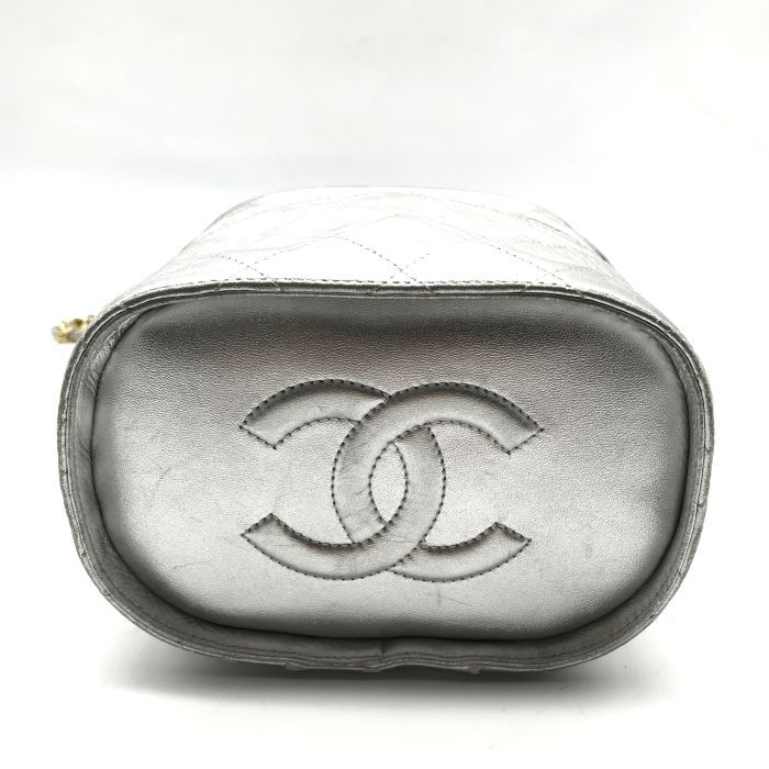 Chanel CC Logo Quilted Chain Shoulder Bag with Fringe Vanity Silver Leather — view 4