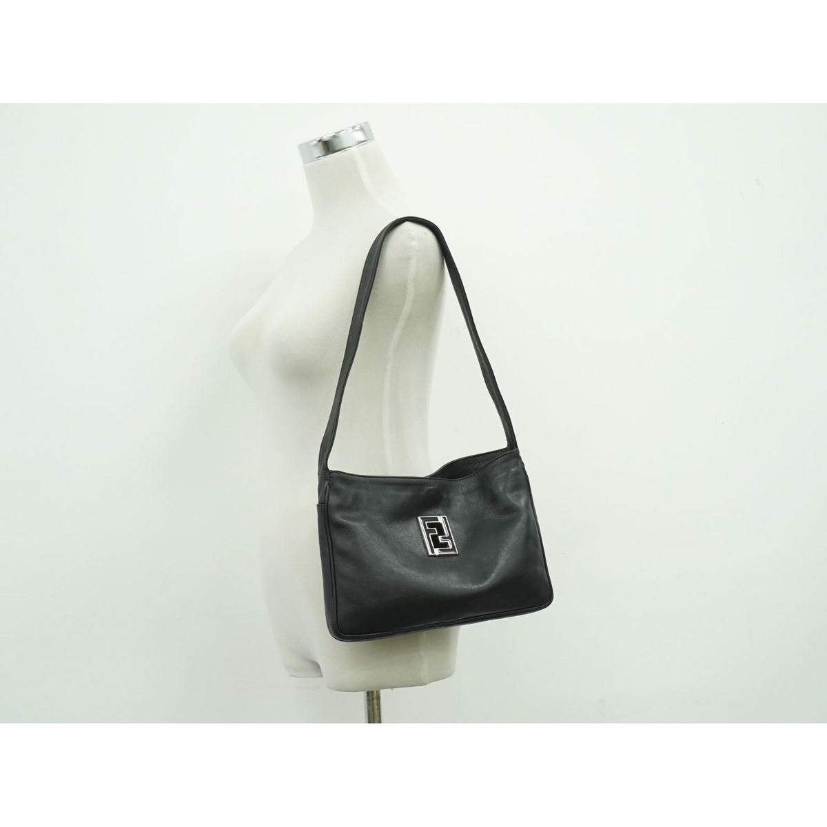 Fendi Logo Shoulder Bag Leather Black — view 6