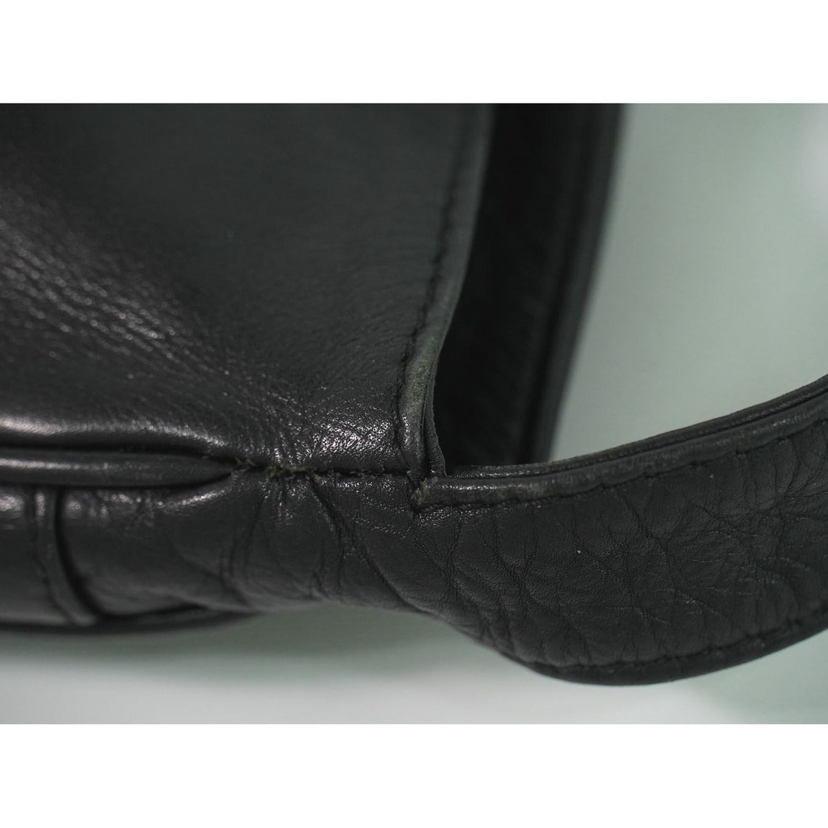Fendi Logo Shoulder Bag Leather Black — view 7