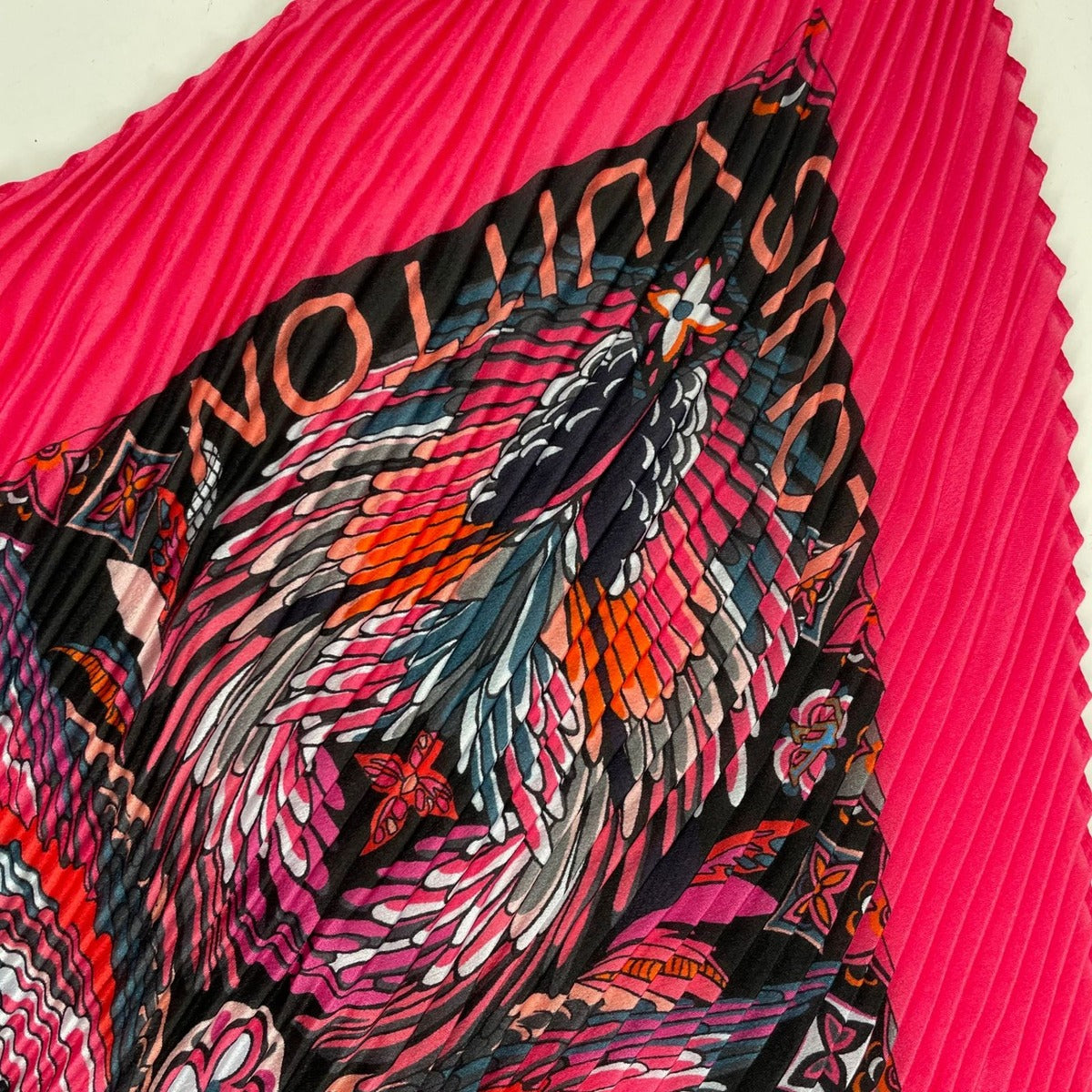 Louis Vuitton Scarf Silk Carre Plisse Angels Pink — view 8