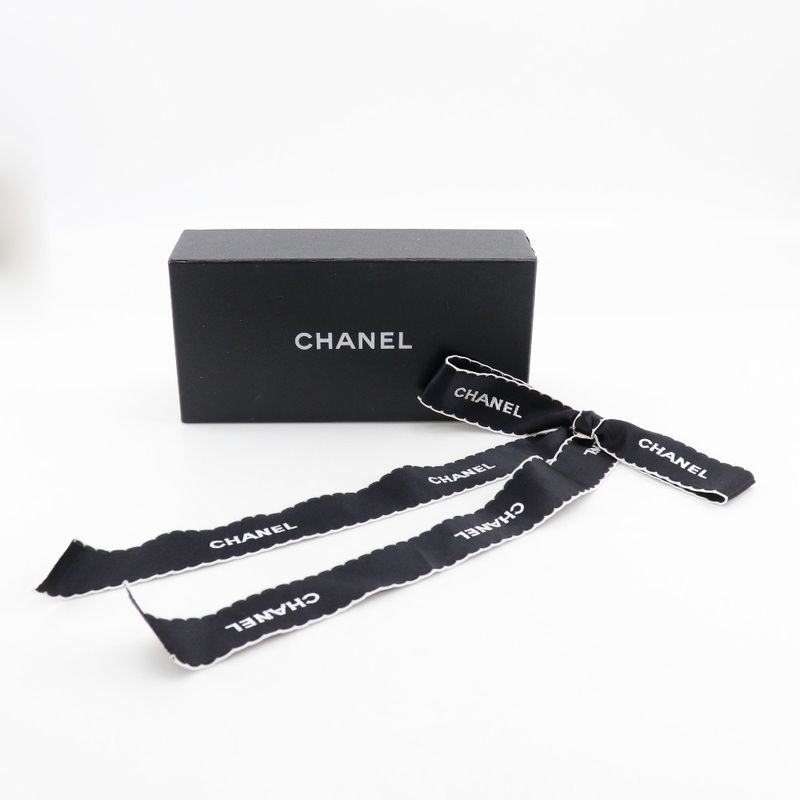 Chanel Ribbon Logo Vintage Satin Black White 15 g Brooch — view 9