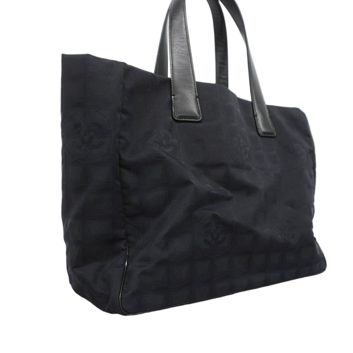 Chanel Tote New Travel Nylon Black Gold — view 2