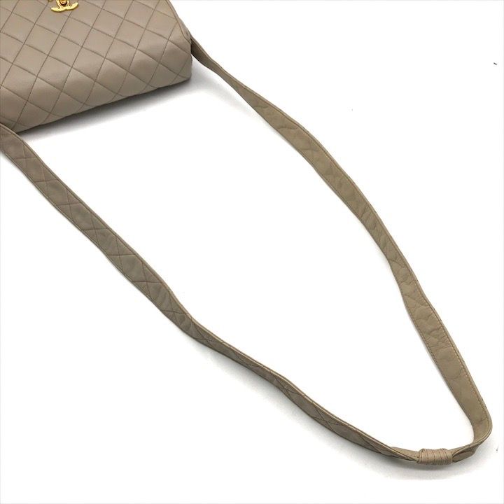 Chanel CC Logo Quilted Turnlock Lambskin Shoulder Bag Gray — view 7