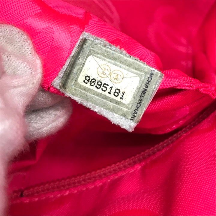 Chanel CC Logo Cambon Leather Tote Black — view 9