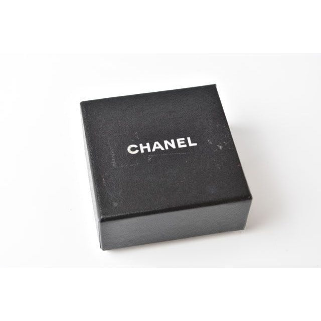 Chanel Circle Motif Logo Pearl — view 7