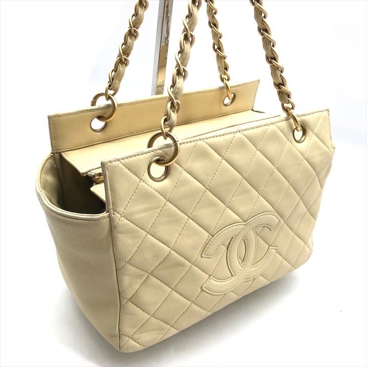 Chanel CC Logo Quilted Chain Tote Hand Ivory — view 3