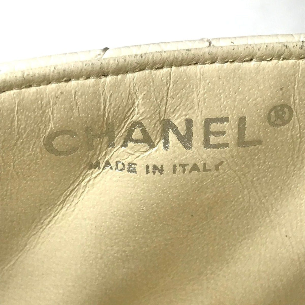 Chanel Caviar Leather CC Logo Turnlock Chain Shoulder Bag White — view 9