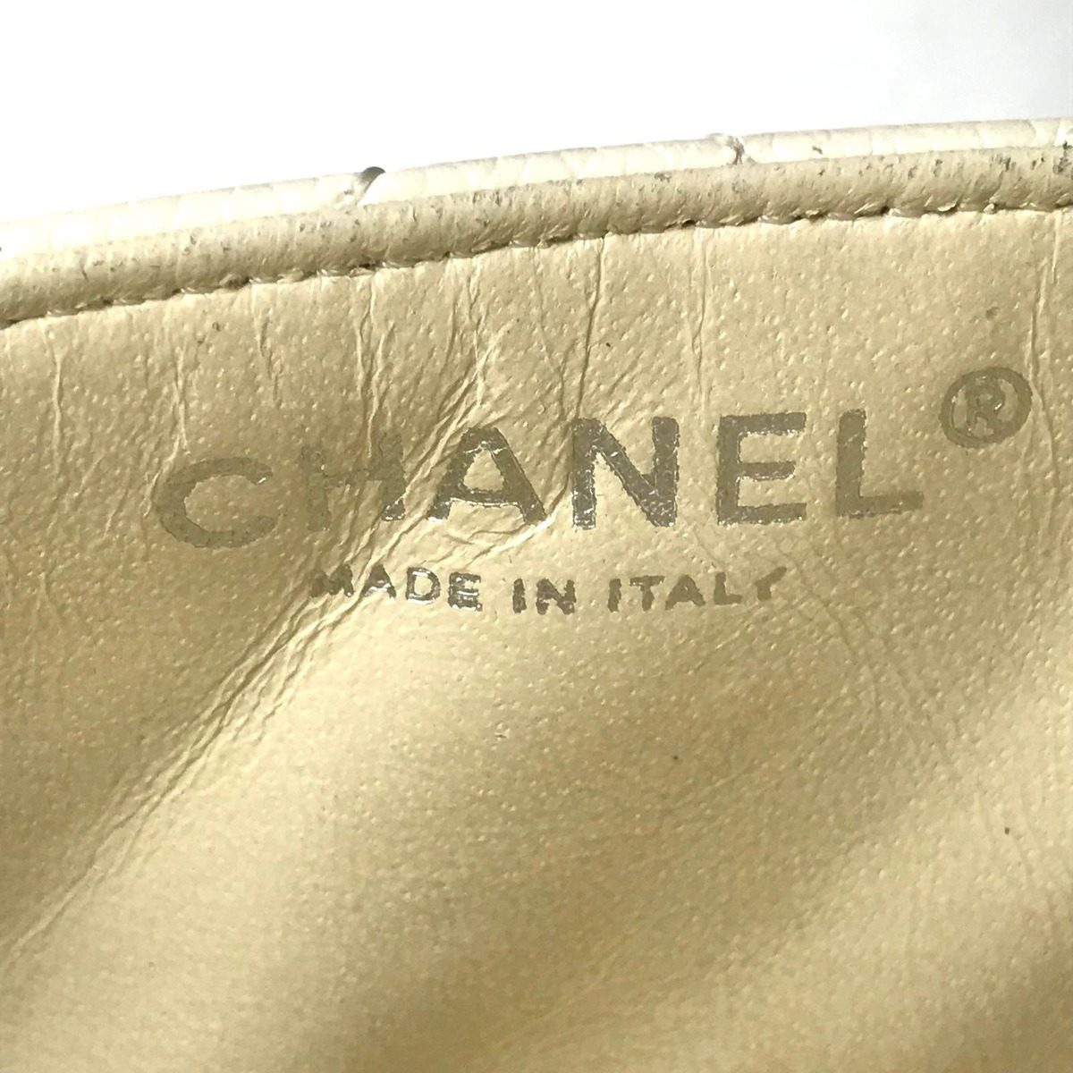 Chanel Caviar Leather CC Logo Turnlock Chain Shoulder Bag White — view 9