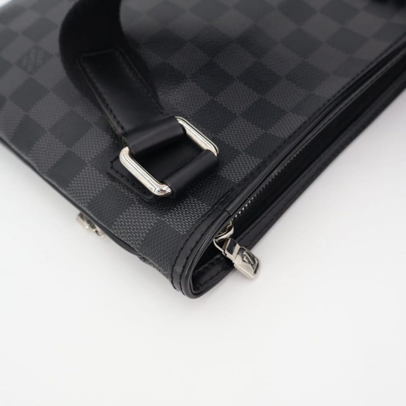 Louis Vuitton Thomas Damier Graphite Shoulder Bag — view 9