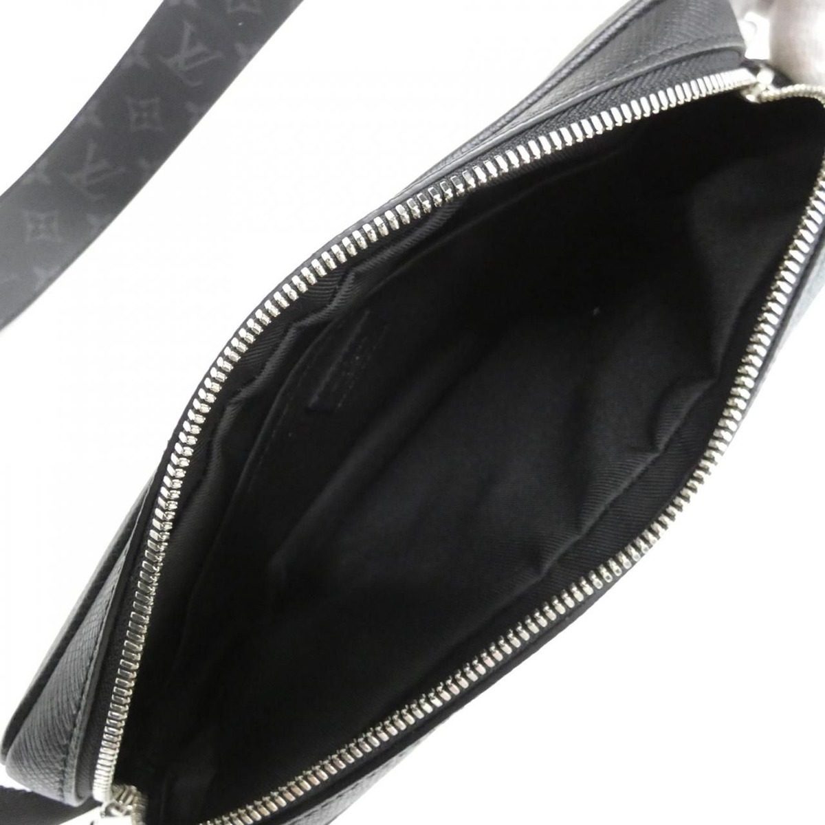 Louis Vuitton Taiga Llama Outdoor Messenger PM Shoulder Bag — view 6