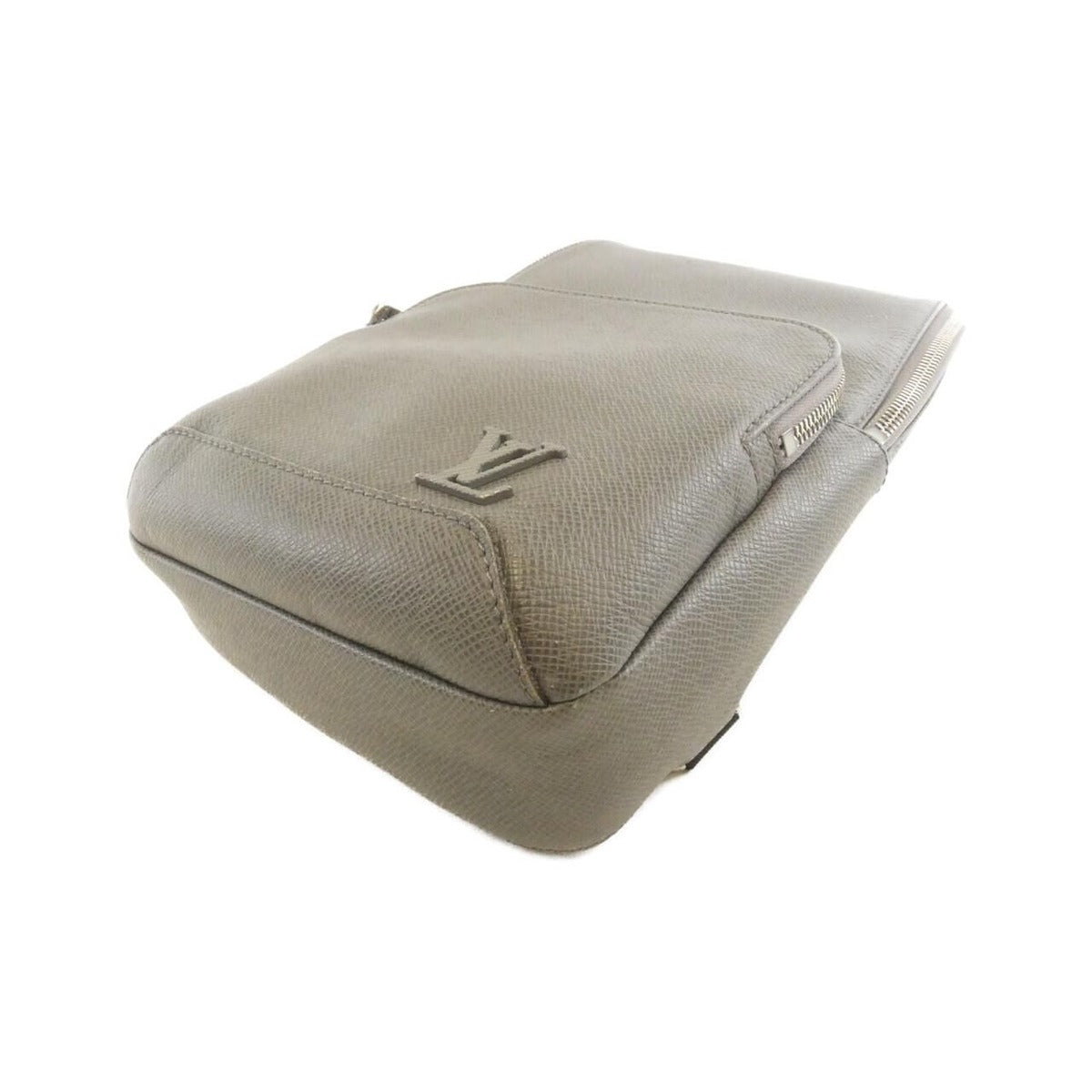 Louis Vuitton Taiga Avenue Sling Bag Gris — view 3