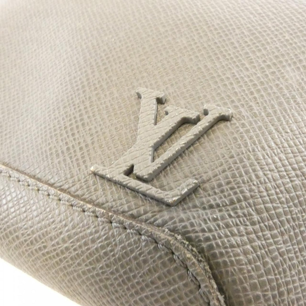 Louis Vuitton Taiga Avenue Sling Bag Gris — view 5