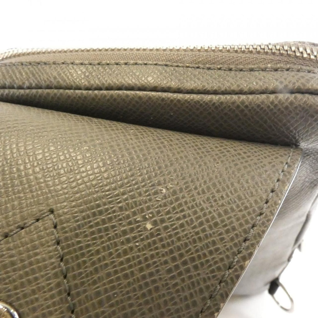 Louis Vuitton Taiga Avenue Sling Bag Gris — view 6