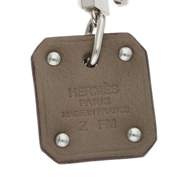 Hermes Asdecourt PM Engraved with Z Heart Motif Earrings — view 4