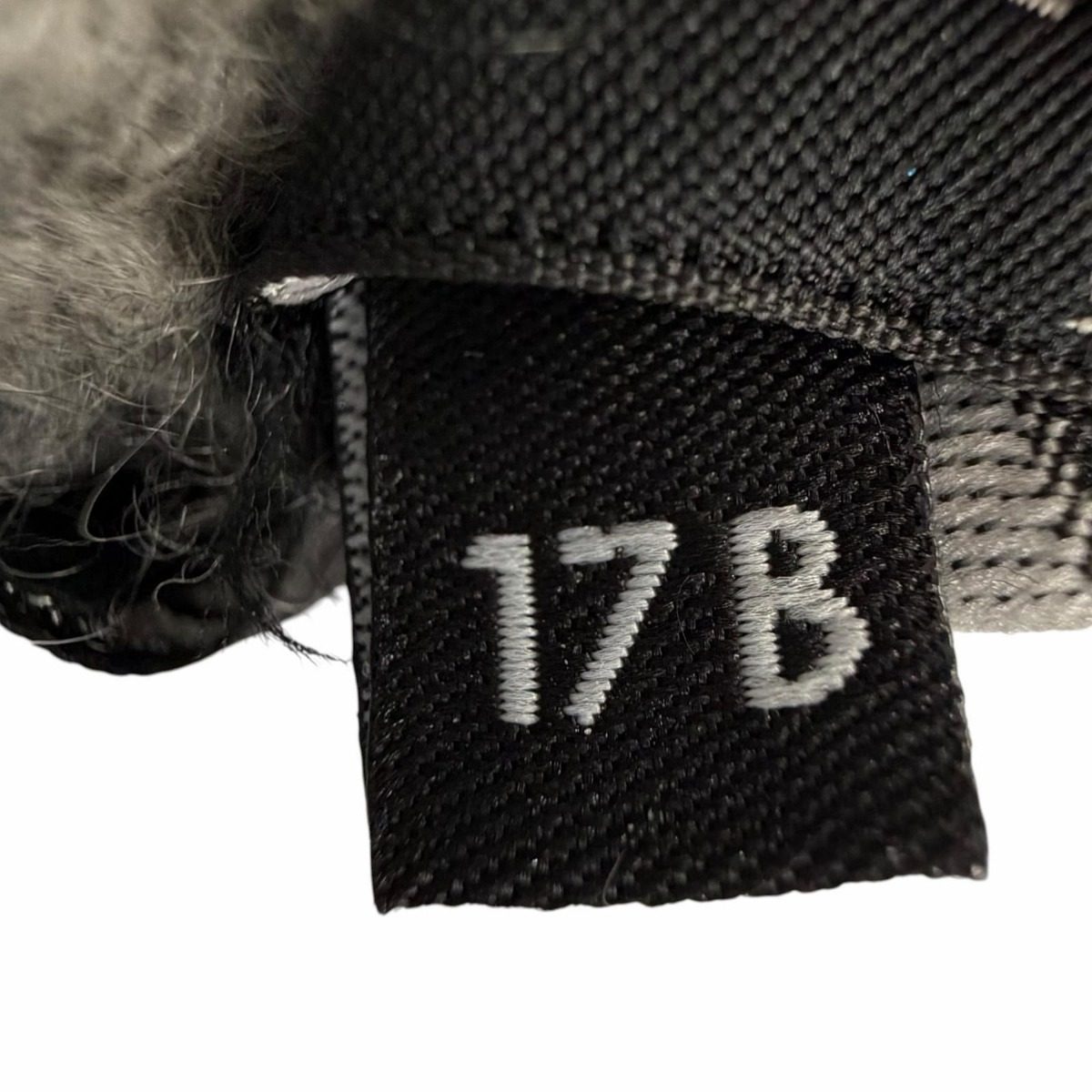 Chanel Cashmere Silk CC Logo Decorated Scarf Shawl Gray Recommended — view 8